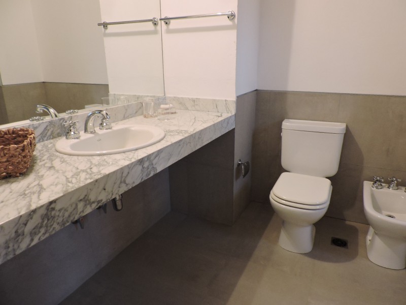Excelente Casa en Alquiler en Laguna Blanca 