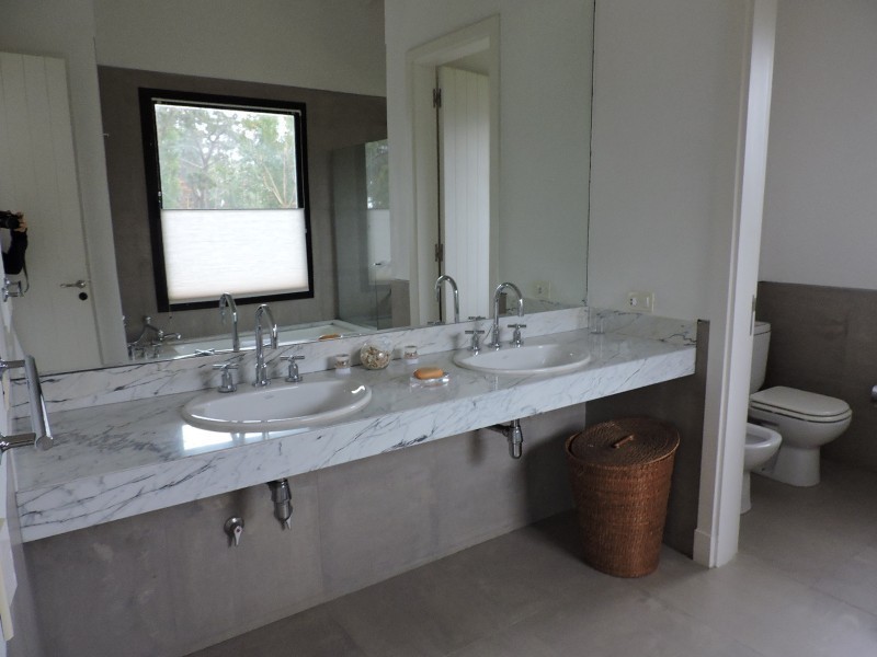Excelente Casa en Alquiler en Laguna Blanca 