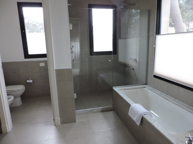 Excelente Casa en Alquiler en Laguna Blanca 