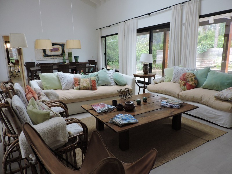 Excelente Casa en Alquiler en Laguna Blanca 