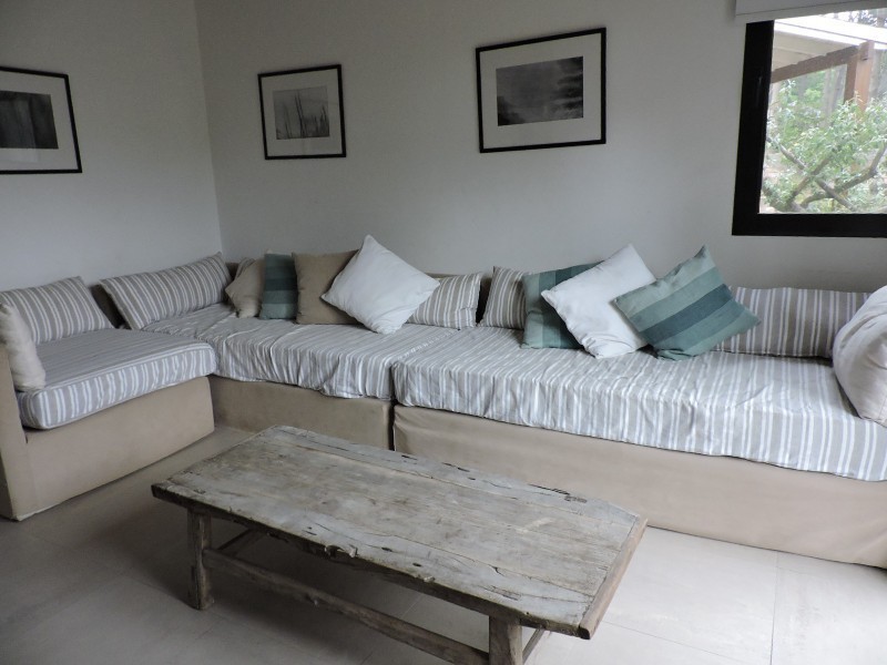 Excelente Casa en Alquiler en Laguna Blanca 