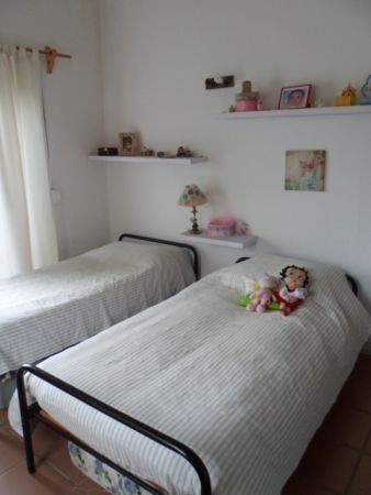 Casa en venta a una cuadra de ruta 10 en El Tesoro, La barra.