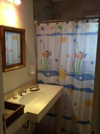 Casa a estrenar en venta en El Tesoro, La Barra ambientes amplios y buen entorno.