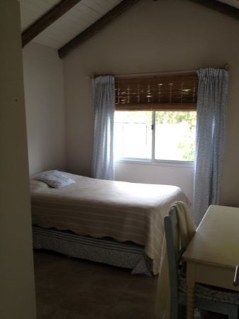 Casa a estrenar en venta en El Tesoro, La Barra ambientes amplios y buen entorno.