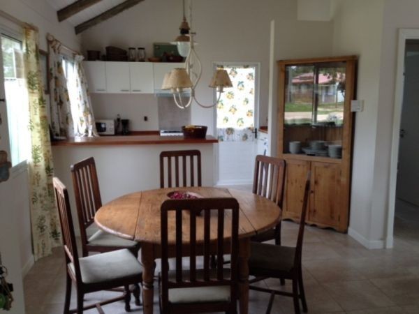 Casa a estrenar en venta en El Tesoro, La Barra ambientes amplios y buen entorno.