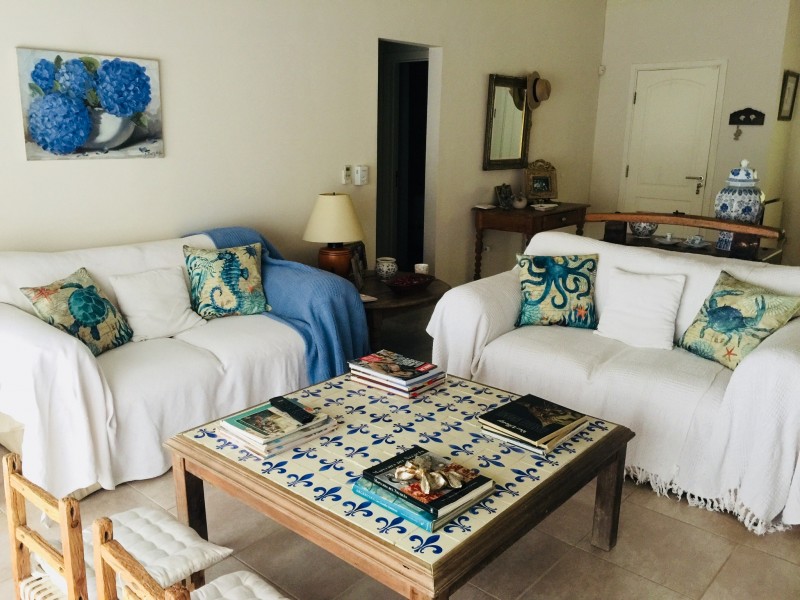 Casa a estrenar en venta en El Tesoro, La Barra ambientes amplios y buen entorno.