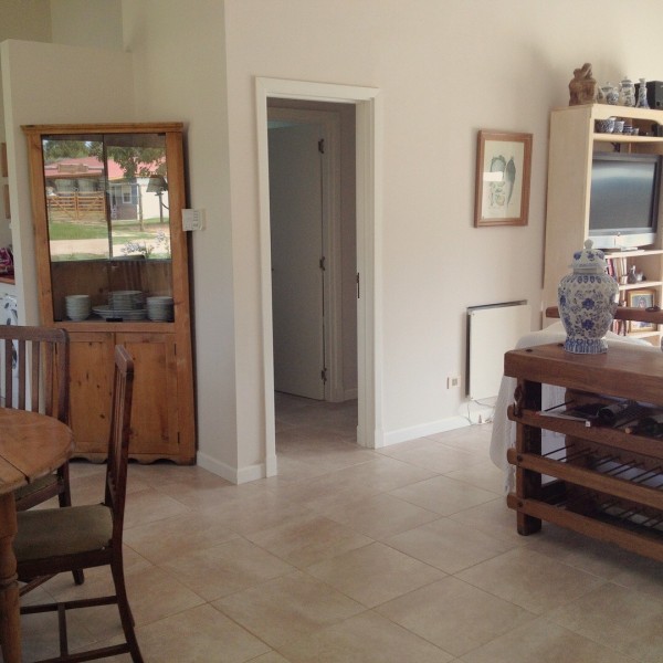 Casa a estrenar en venta en El Tesoro, La Barra ambientes amplios y buen entorno.