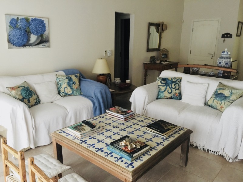 Casa a estrenar en venta en El Tesoro, La Barra ambientes amplios y buen entorno.