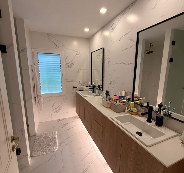 Casa en venta y alquiler en Laguna Blanca con piscina