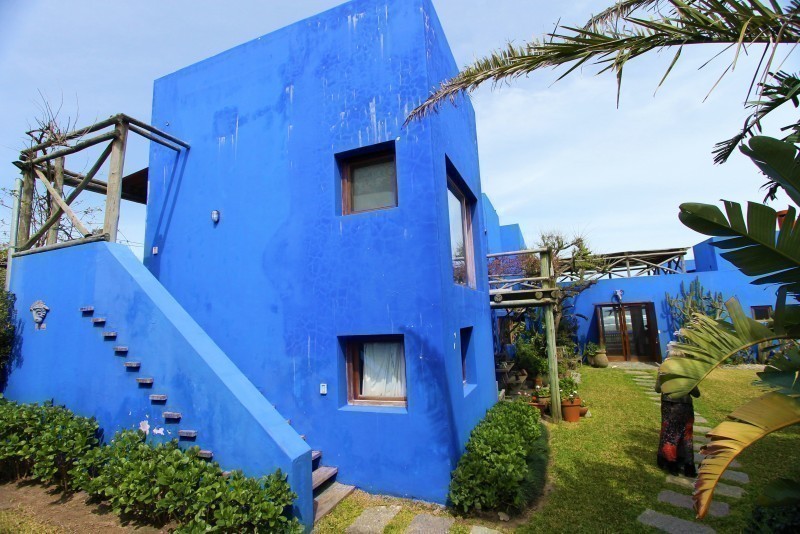 Líndisima casa sobre el mar.