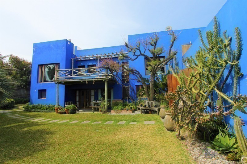 Líndisima casa sobre el mar.
