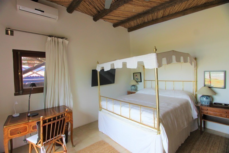 Líndisima casa sobre el mar.
