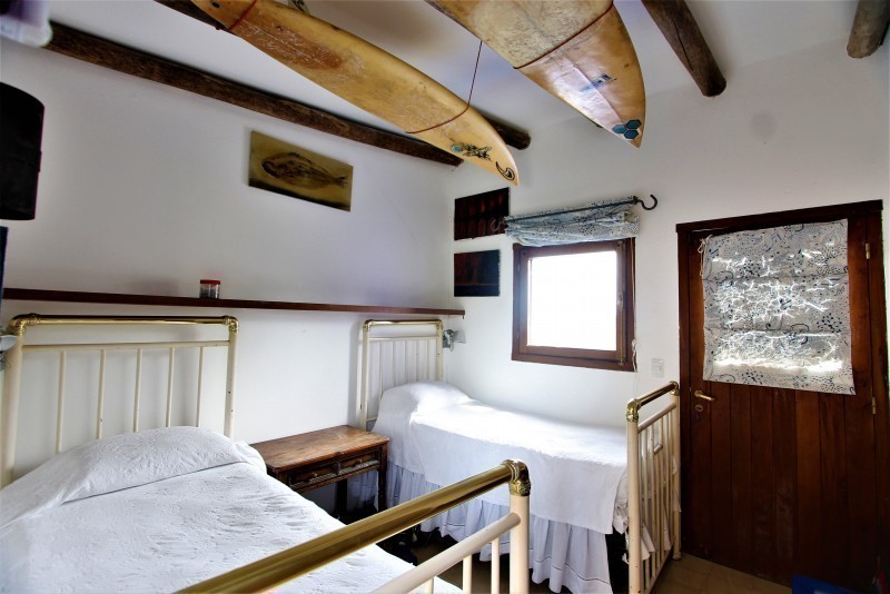 Líndisima casa sobre el mar.