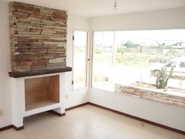 Preciosa casa a estrenar de estilo minimalista.
