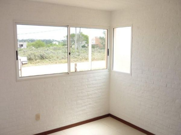 Preciosa casa a estrenar de estilo minimalista.