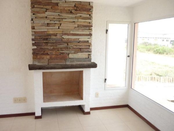 Preciosa casa a estrenar de estilo minimalista.