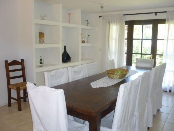 Chalet en alquiler de líneas clásicas en La Barra.
