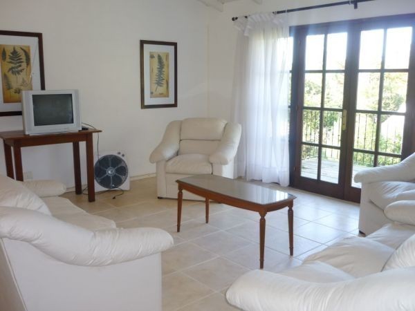 Chalet en alquiler de líneas clásicas en La Barra.