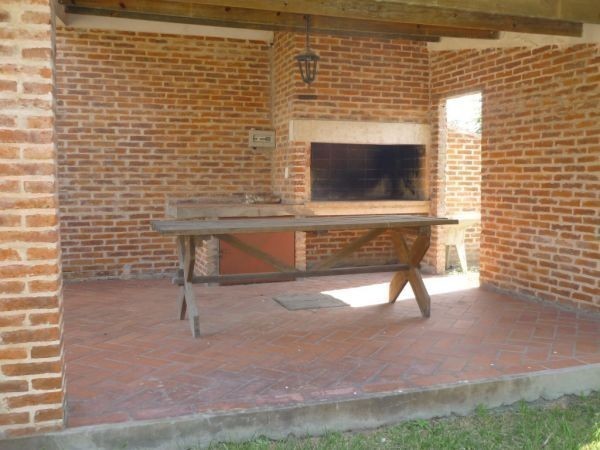 Chalet en alquiler de líneas clásicas en La Barra.
