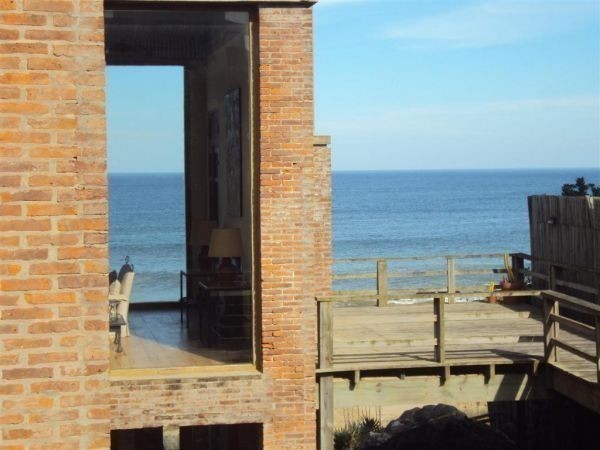Casa en alquiler sobre la playa en lo mejor de Punta Piedras, La Barra.