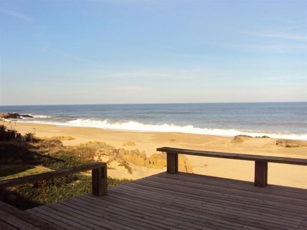 Casa en alquiler sobre la playa en lo mejor de Punta Piedras, La Barra.