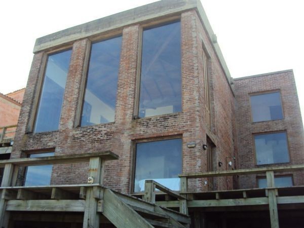 Casa en alquiler sobre la playa en lo mejor de Punta Piedras, La Barra.