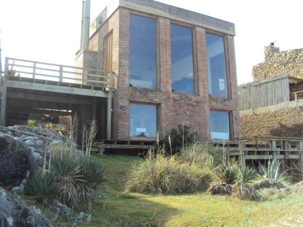 Casa en alquiler sobre la playa en lo mejor de Punta Piedras, La Barra.