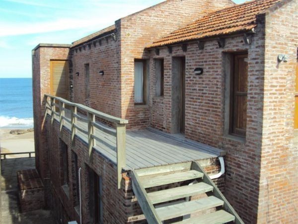 Casa en alquiler sobre la playa en lo mejor de Punta Piedras, La Barra.