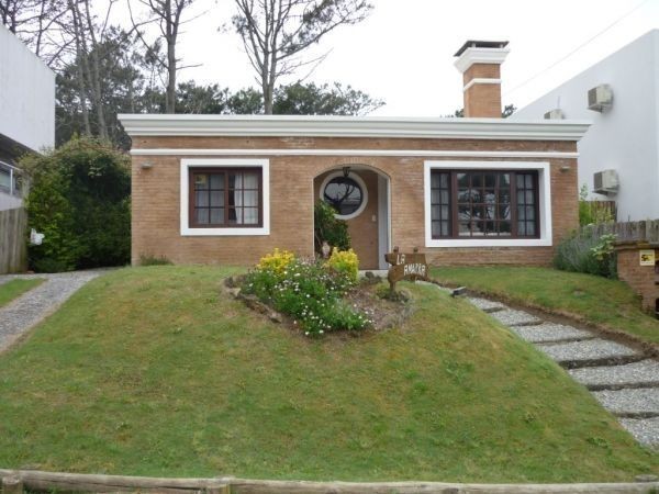 Casa en alquiler de 3 dormitorios en Montoya, La Barra cerquita del agua.