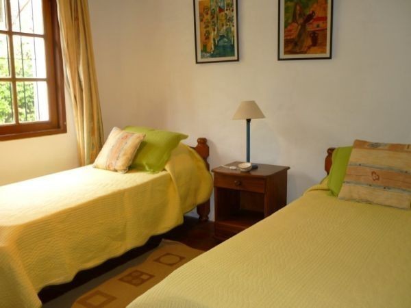 Casa en alquiler de 3 dormitorios en Montoya, La Barra cerquita del agua.