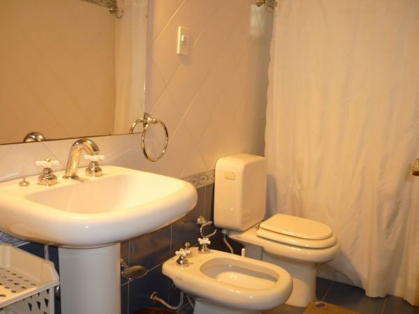 Casa en alquiler de 3 dormitorios en Montoya, La Barra cerquita del agua.