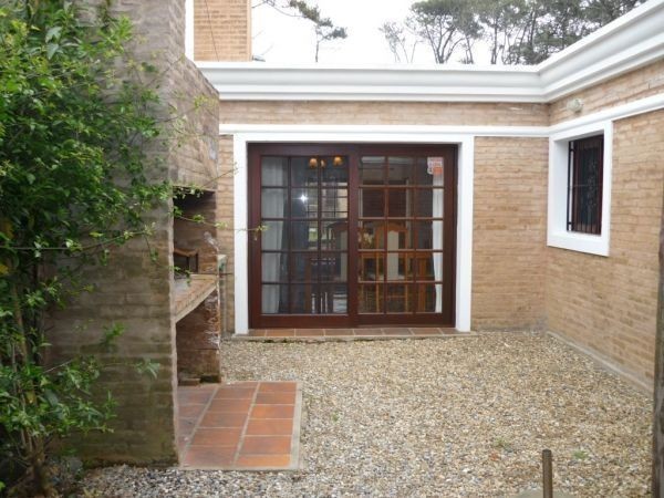 Casa en alquiler de 3 dormitorios en Montoya, La Barra cerquita del agua.