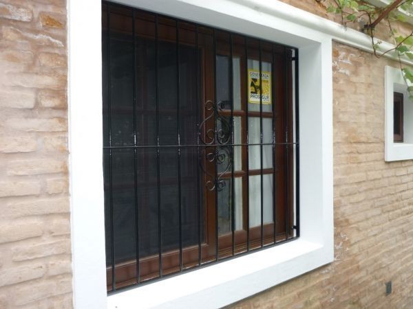 Casa en alquiler de 3 dormitorios en Montoya, La Barra cerquita del agua.