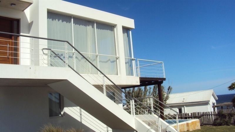 Moderno chalet en alquiler en El Chorro, La Barra con vista al mar.