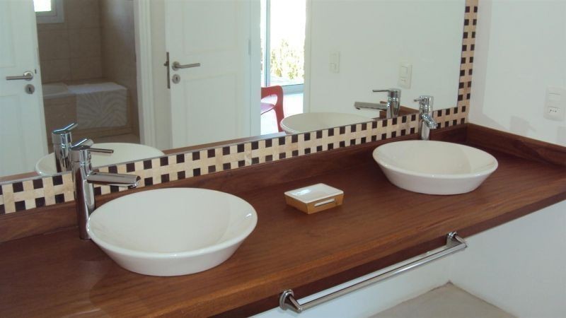 Moderno chalet en alquiler en El Chorro, La Barra con vista al mar.