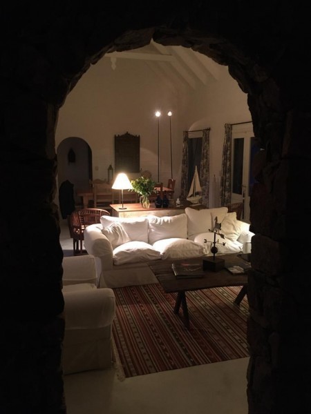 Chalet en alquiler de líneas clásicas en el barrio privado Laguna Blanca, La Barra.