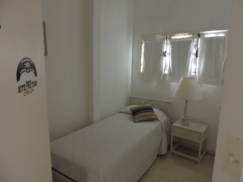 Casa en alquiler y venta bien ubicada en el centro de la Barra .