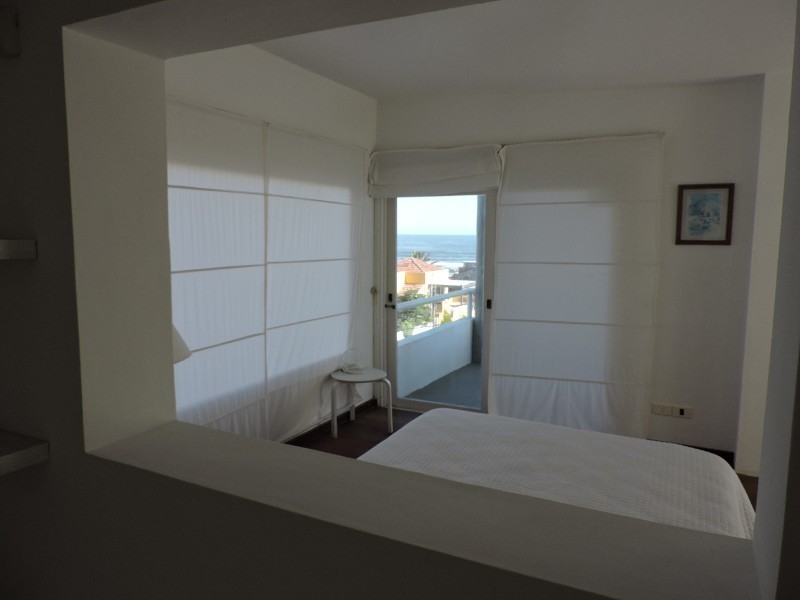 Casa en alquiler y venta bien ubicada en el centro de la Barra .