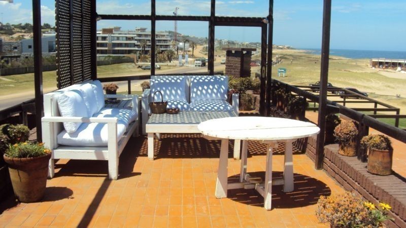 Departamento en alquiler aterrazado en Manantiales frente al mar.