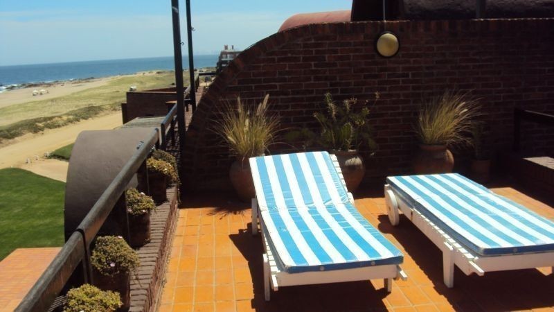 Departamento en alquiler aterrazado en Manantiales frente al mar.