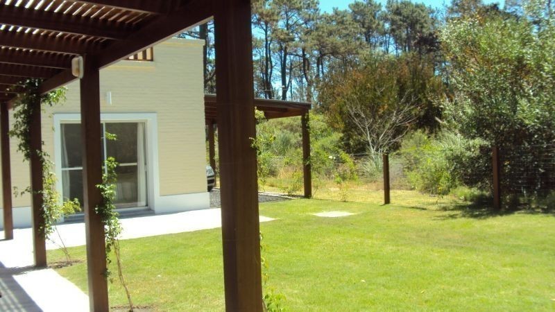 Casa en alquiler cerca del mar sobre Montoya, La Barra.