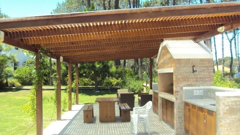 Casa en alquiler cerca del mar sobre Montoya, La Barra.