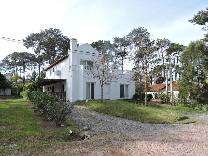 Casa en alquiler cerca del mar sobre Montoya, La Barra.