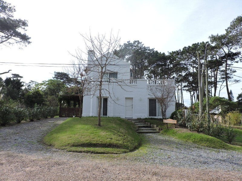 Casa en alquiler cerca del mar sobre Montoya, La Barra.