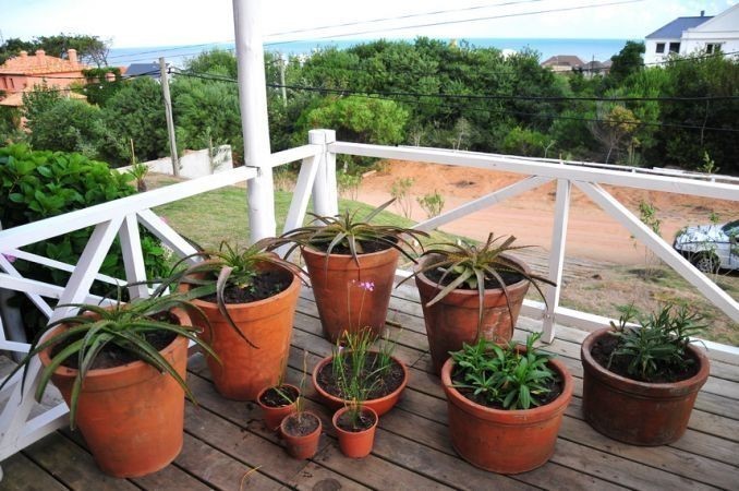 Casa sobre Montoya, La Barra en alquiler y venta a pasitos del agua.