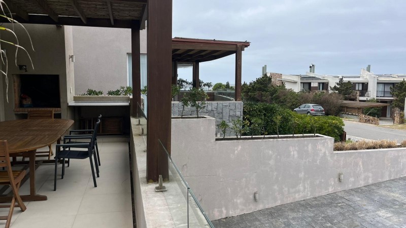 Departamento en alquiler  con parrilla a pasos de Playa Montoya