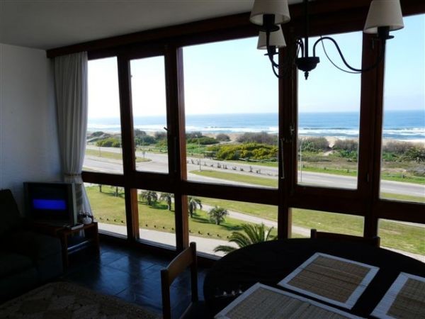 Departamento en alquiler sobre primera linea en Punta Del Este
