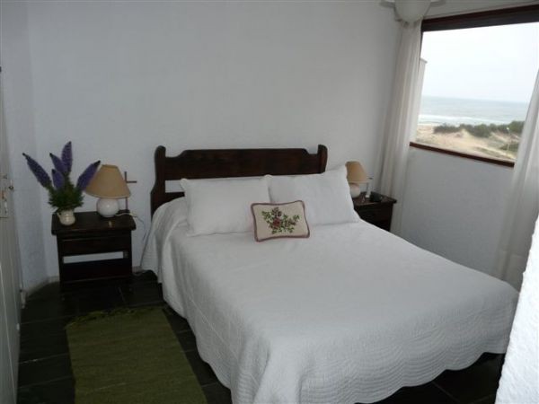 Departamento en alquiler sobre primera linea en Punta Del Este