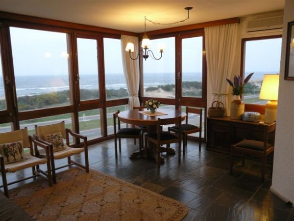 Departamento en alquiler sobre primera linea en Punta Del Este