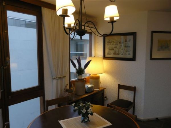 Departamento en alquiler sobre primera linea en Punta Del Este